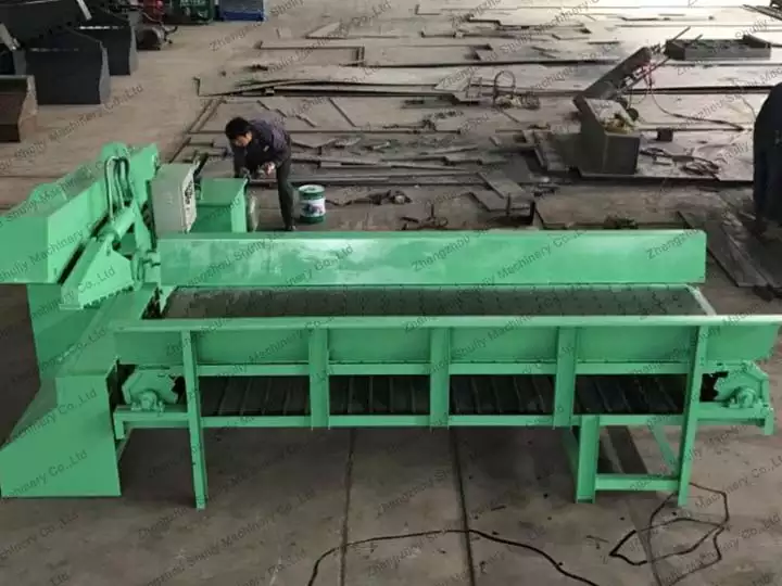 hydraulic metal shear with the conveyor