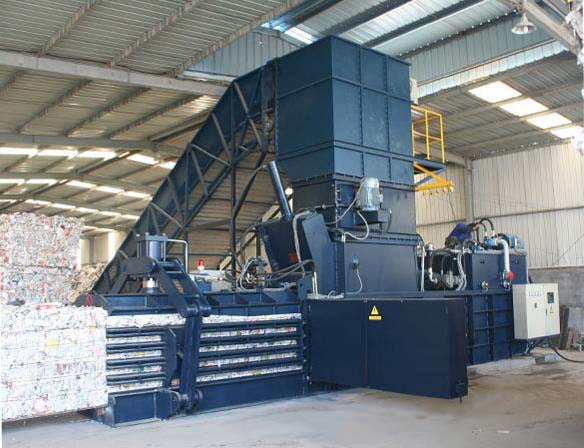 Semi-Automatic Horizontal Baler For Recycling 4 Automatic horizontal baling machine with conveyor 1