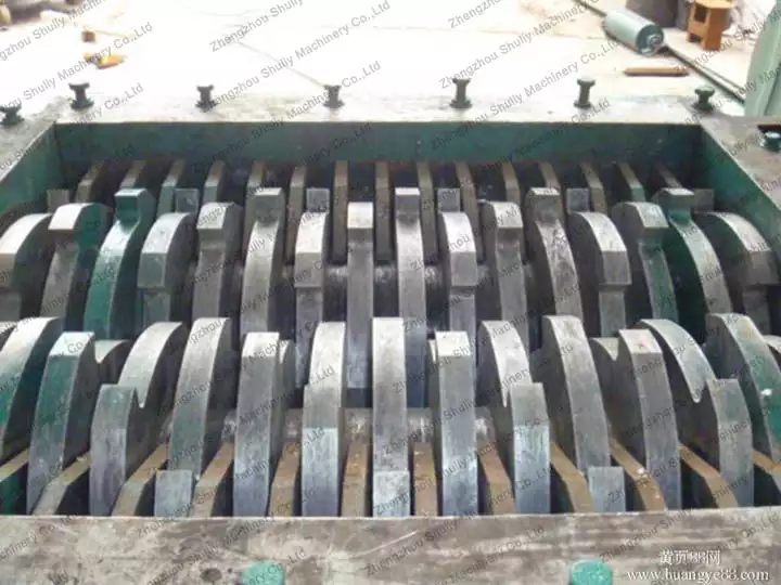 blades in the double shaft crusher