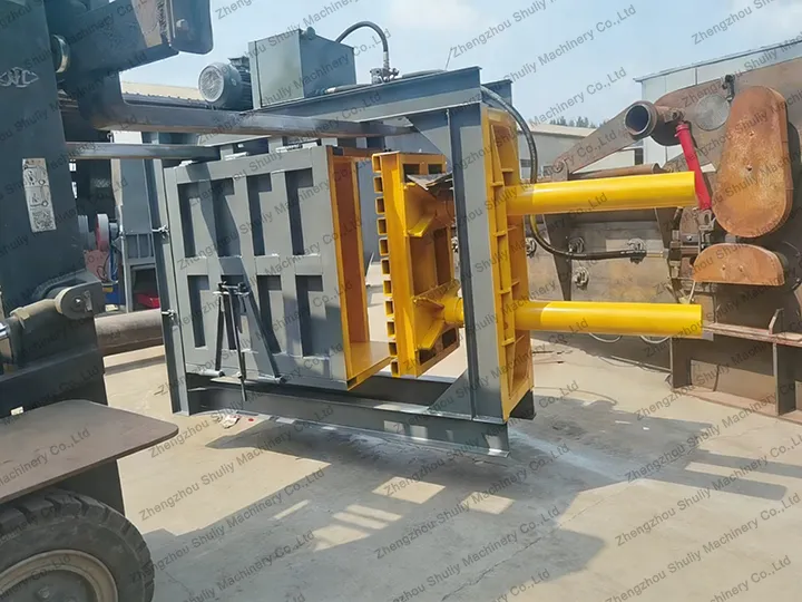 Hydraulic pet bottle baling press