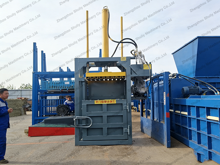 Vertikale Ballenpresse