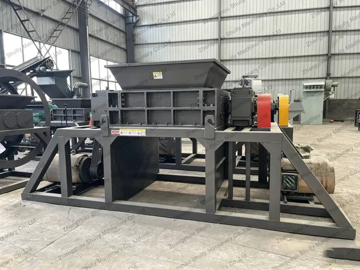 Dual-Shaft Coconut Shell Shredder 10 Coconut shell processing machine for sale