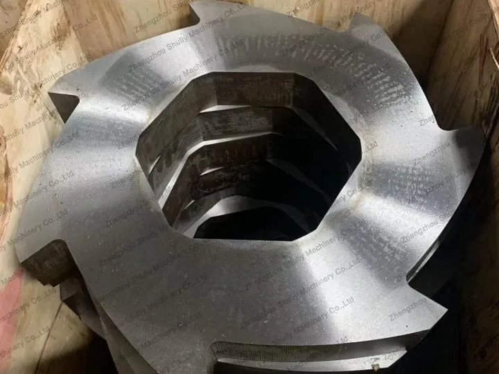 Dual-Shaft Coconut Shell Shredder 4 Shredder blades