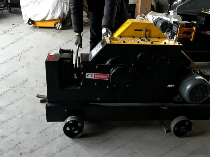 Rebar Cutting Machine 9 Rebar cutting machine working scene