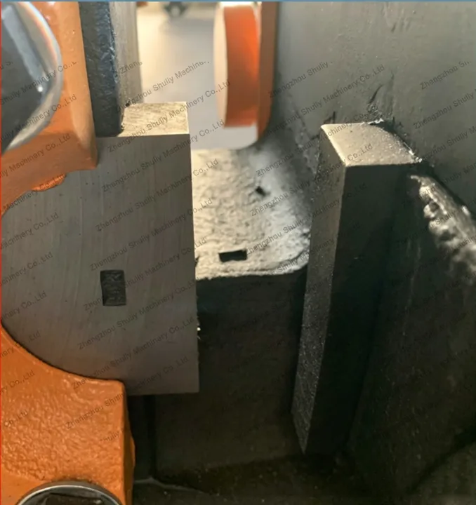 Rebar Cutting Machine 1 Thickened, high-strength blade for rebar cutting